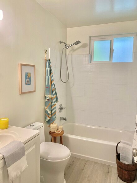 Building Photo - 2019 Curtis Ave