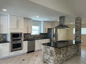 Building Photo - 5607 Braesvalley Dr