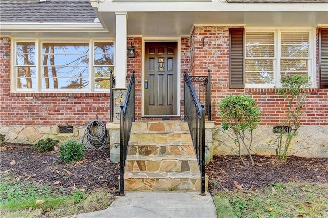 Building Photo - 4597 Briarcliff Rd NE