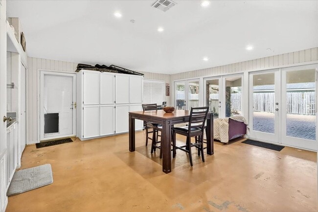 Building Photo - 722 Brock Dr