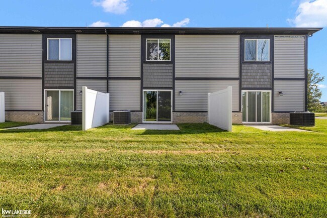 Building Photo - 28280 Delano Dr