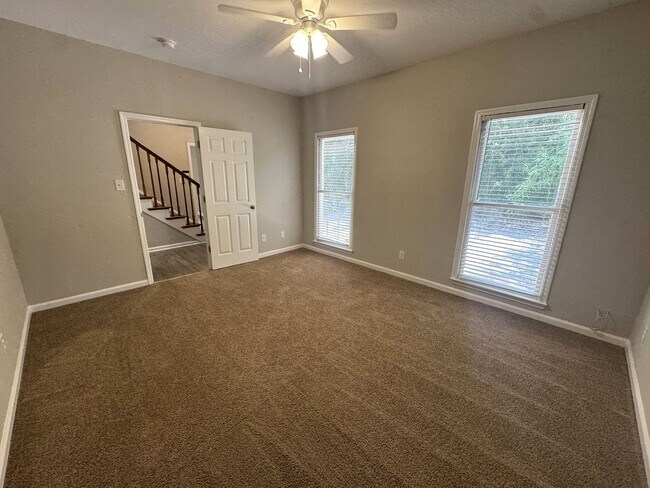 Building Photo - 620 Pinecrest Dr