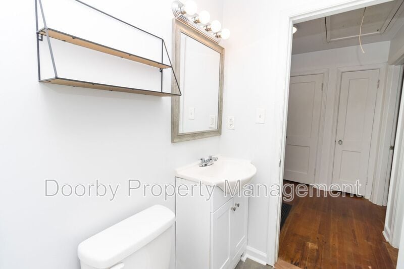 Building Photo - 4913 Carolyn Ln