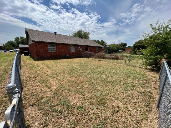 Building Photo - 121 Crawford Ct