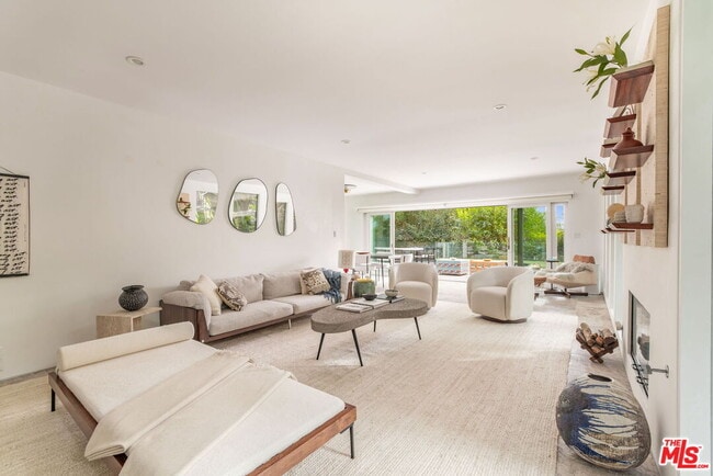 Building Photo - 1588 N Doheny Dr