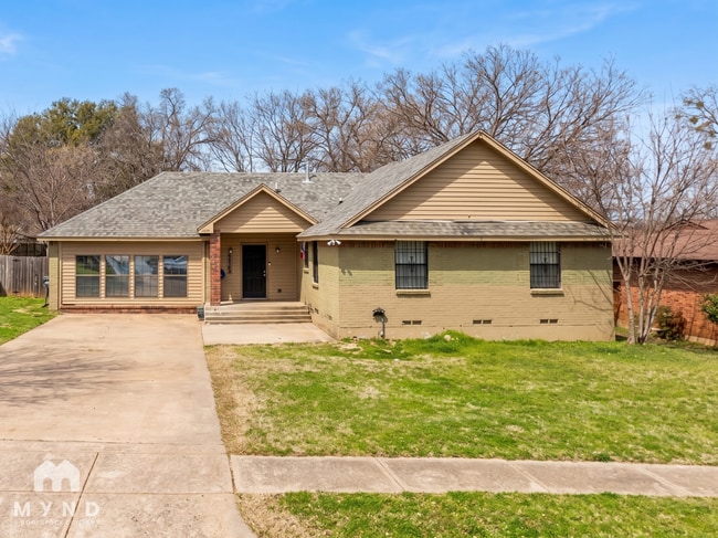 Building Photo - 1729 E Red Bird Ln