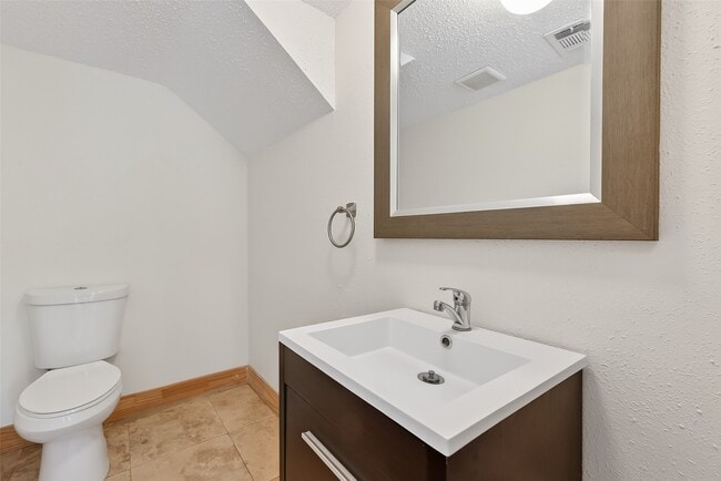 Building Photo - 16117 Singapore Ln