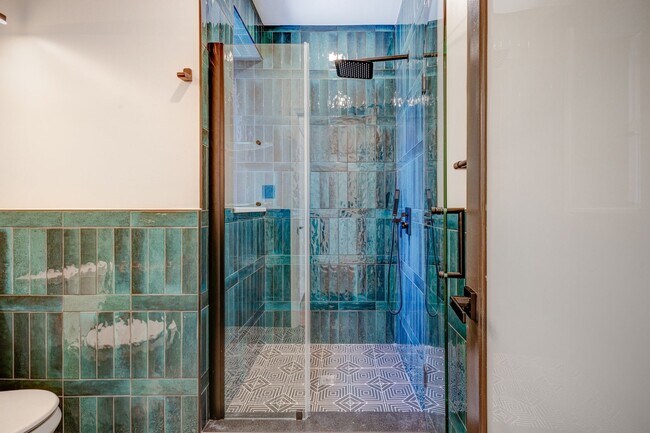 Building Photo - 2841 W Diamond St