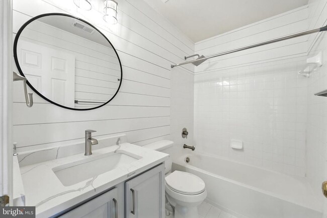 Building Photo - 3363 Beechcliff Dr