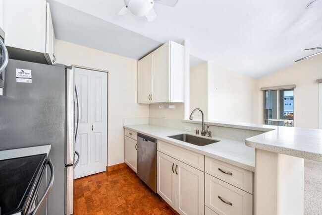 Building Photo - 2 Bedroom 2 Bathroom Upstairs Unit with Up...