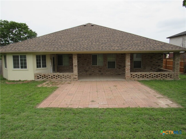 Building Photo - 1910 Schorn Dr