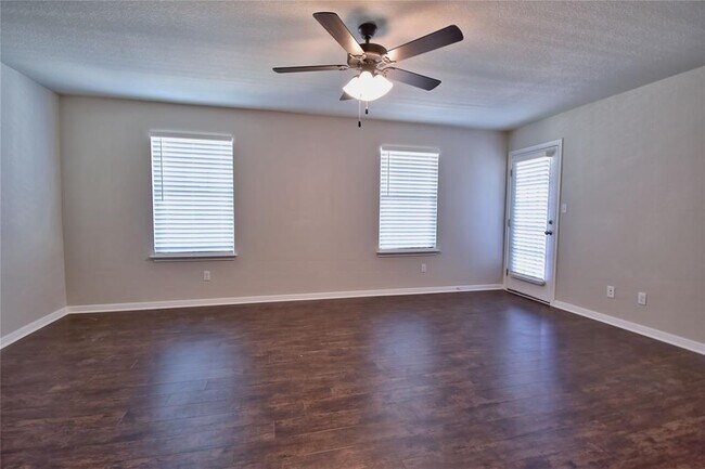 Building Photo - 317 Clearlake Dr