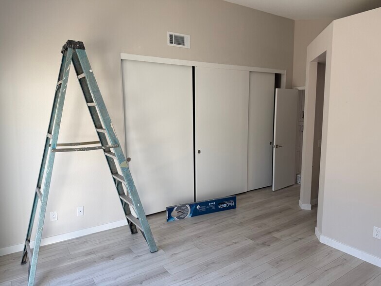 Building Photo - 2136 Waterside Dr