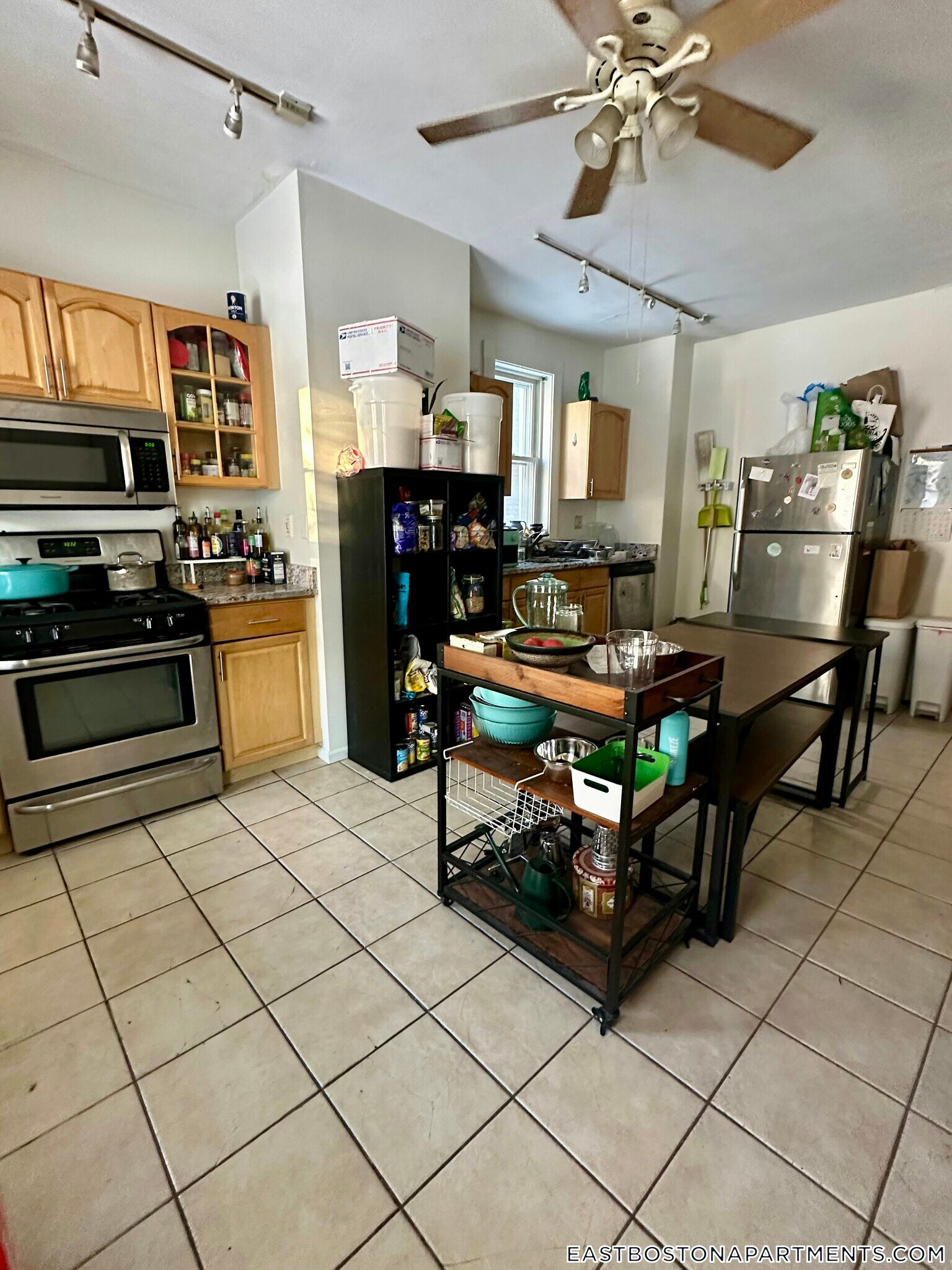 Building Photo - 756 Saratoga St