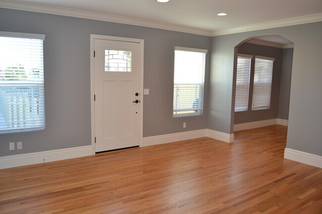 Building Photo - Stylish 2BD Golden Hill Gem | A/C, Bonus R...