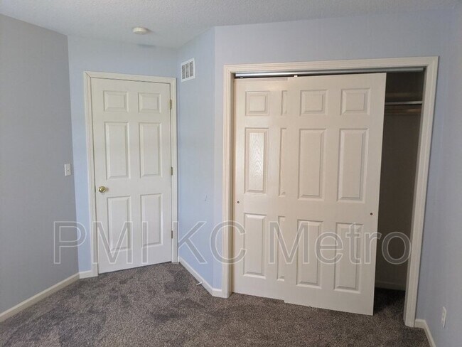 Building Photo - 16008 E T C Lea Rd