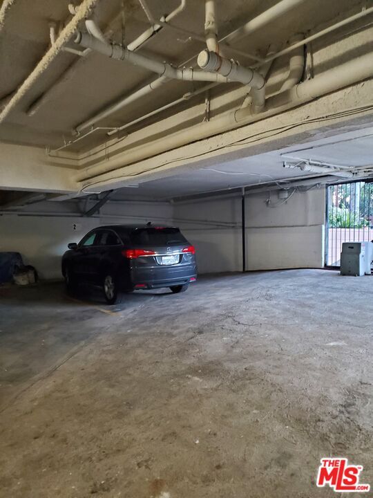 Building Photo - 6199 Canterbury Dr