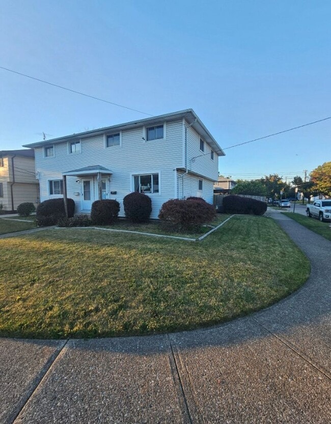 Building Photo - 15202/15204 Aldene Ave