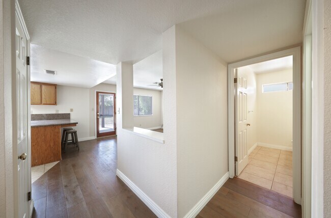 Building Photo - 10205 Single Oak Dr