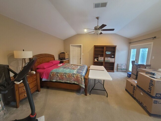 Building Photo - Single Family 1300+ square foot East End Home