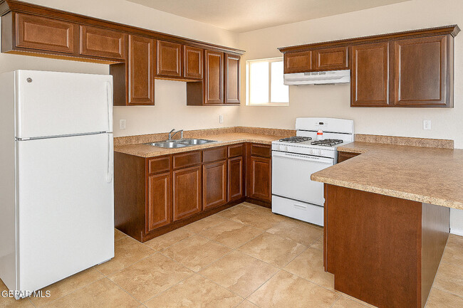 Building Photo - 2862 Grant Ave