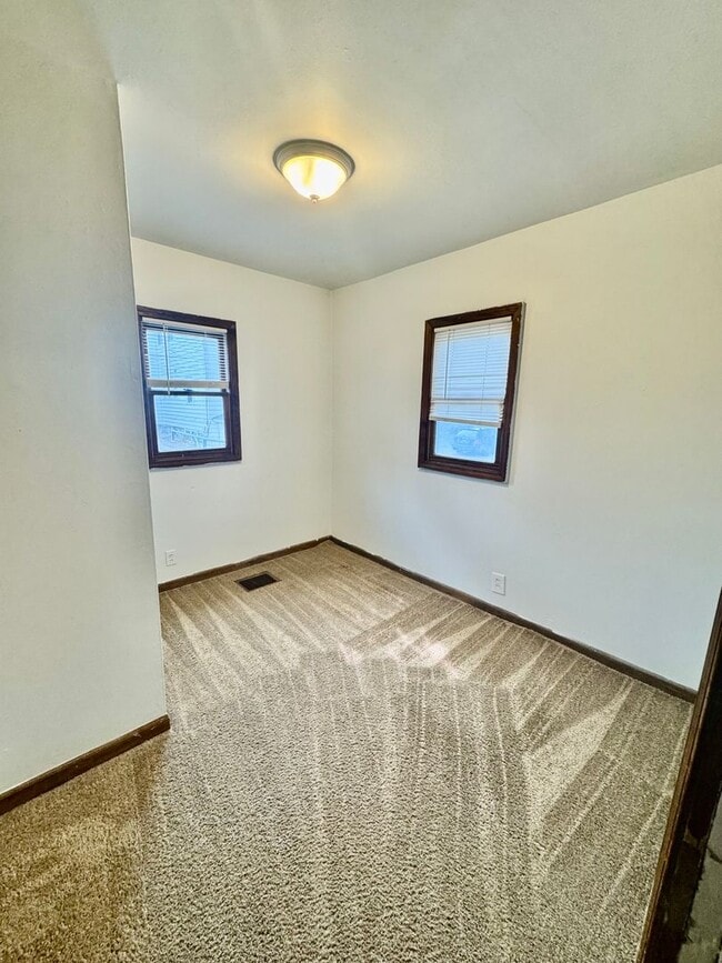 Building Photo - 120