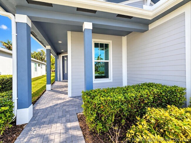 Building Photo - 11197 SW Lyra Dr.