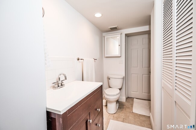 Building Photo - 188 Compo Rd S