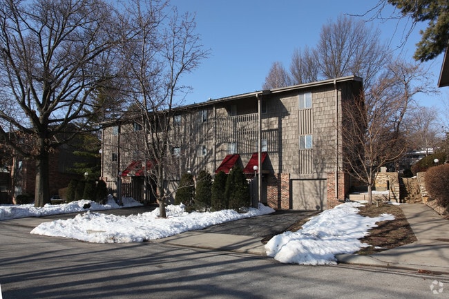 Primary Photo - Park Place Condominium