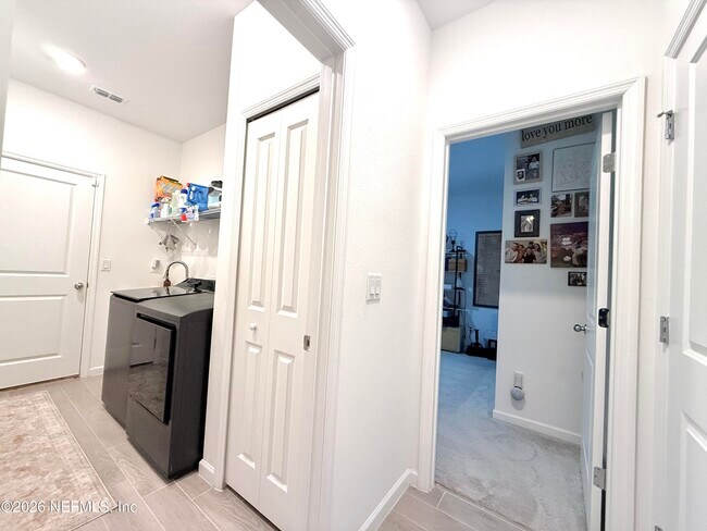 Building Photo - 9797 Giada Dr