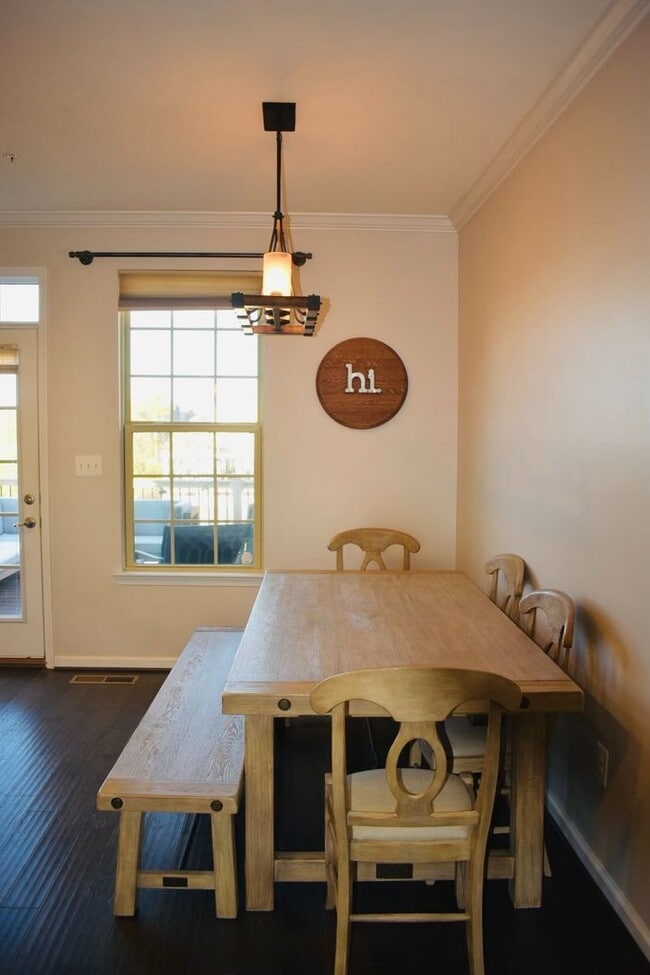 Building Photo - Beautiful Modern 3 Bedroom