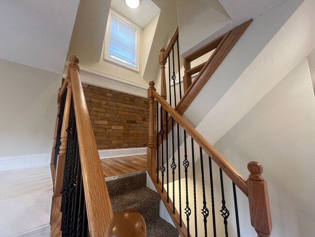 Building Photo - 350 Melwood Ave