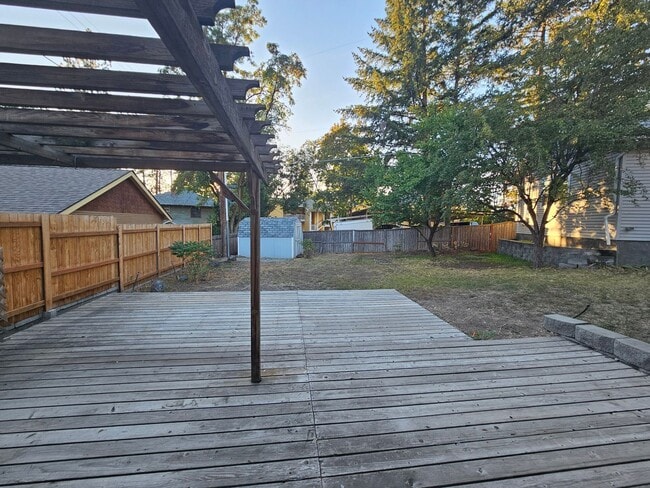 Building Photo - Beautiful Home on South Hill