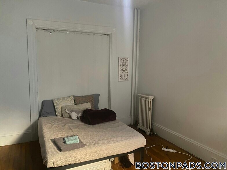 Building Photo - 73 Westland Ave