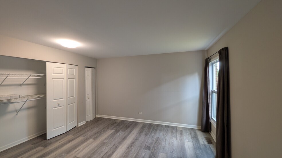 Building Photo - 5534 E Lake Dr