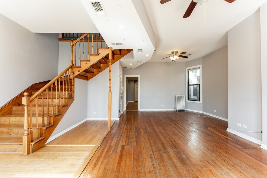 Building Photo - 2202 W Belmont Ave