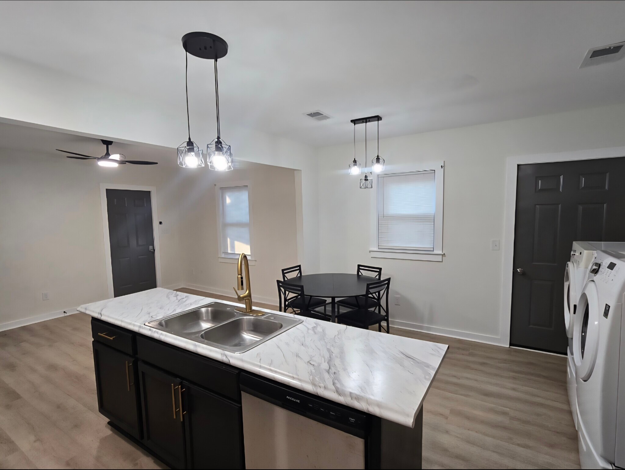 Building Photo - 986 Eldridge Ave