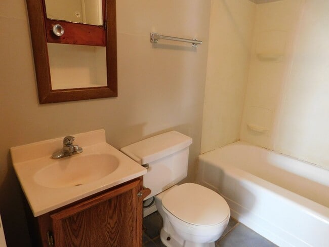 Building Photo - Cozy One Bedroom House in El Dorado!