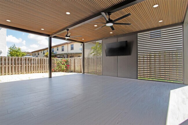 Building Photo - 25341 SW 117th Ave