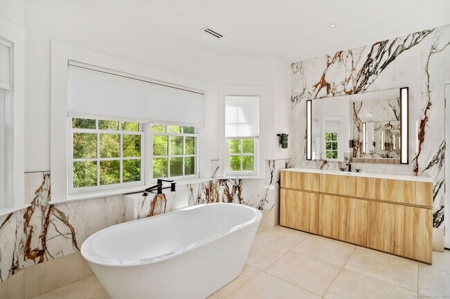 Building Photo - 355 Greens Farms Rd