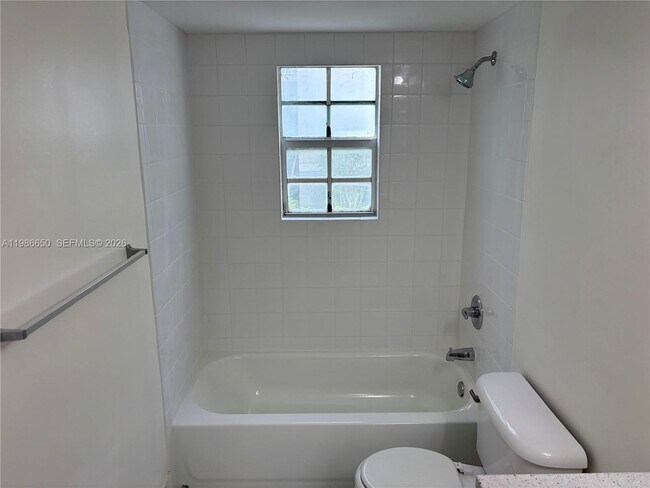 Building Photo - 655 SW 111th Way