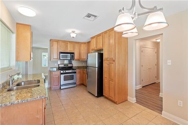 Building Photo - 7253 Onyx St