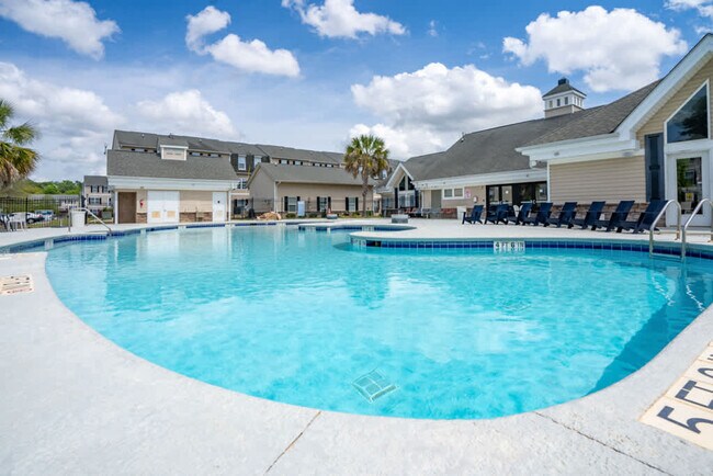 Building Photo - 1051 Southern Dr