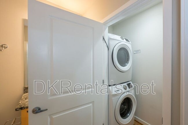 Building Photo - 943 Peachtree St NE