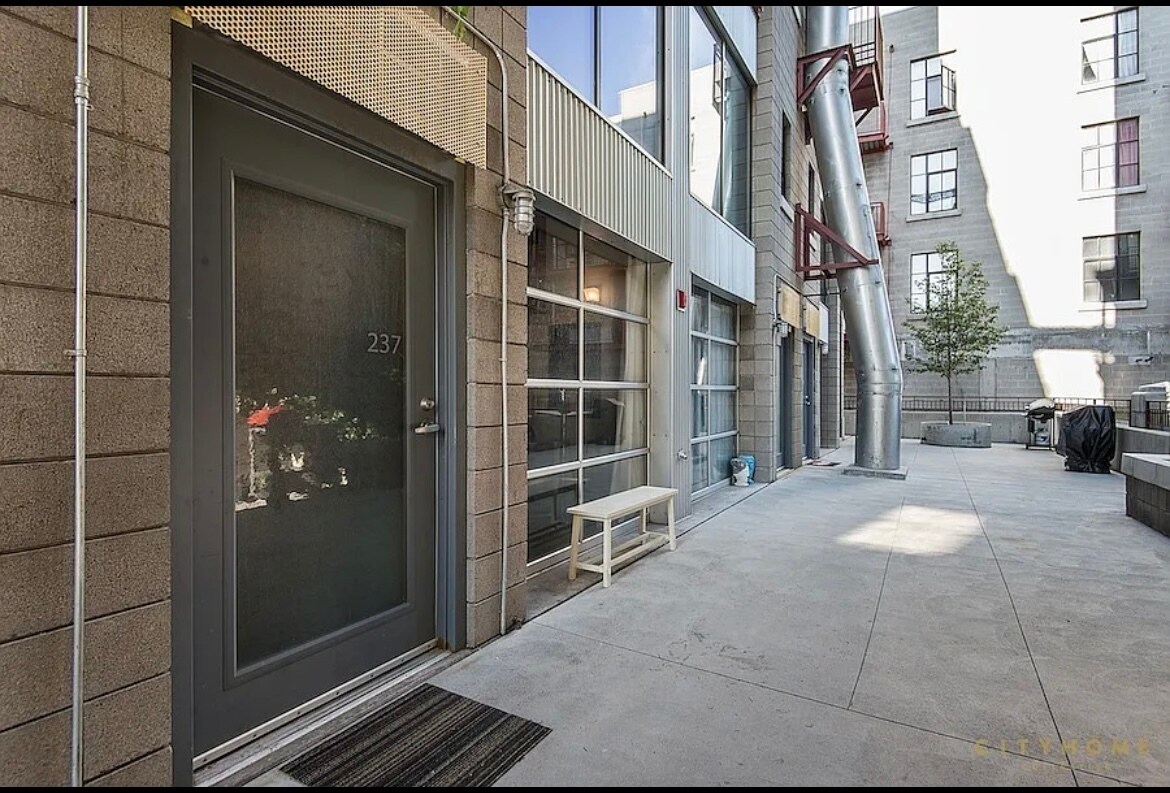 Building Photo - 360 W 300 S