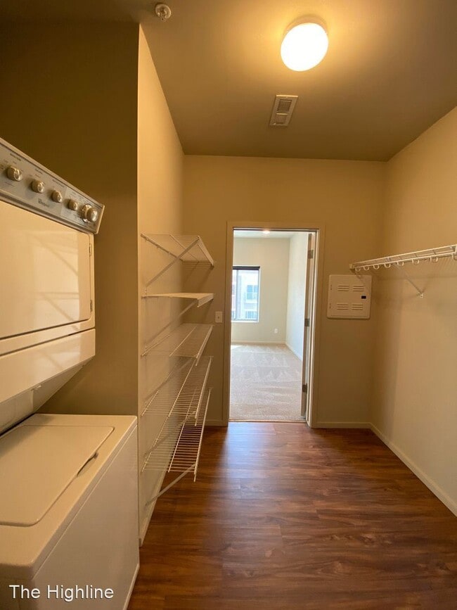 Building Photo - 2100 Douglas St