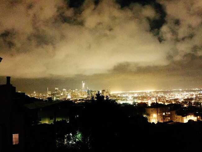 Building Photo - 225 Roosevelt Way