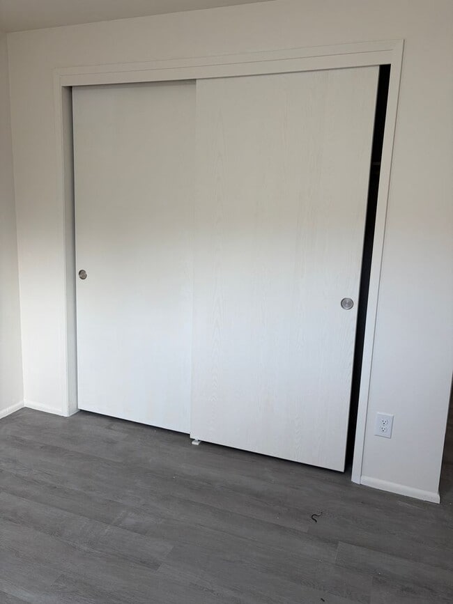 Building Photo - 797 Meadows Dr