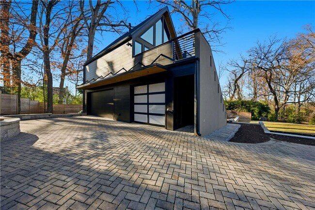 Building Photo - 1033 Reeder Cir NE