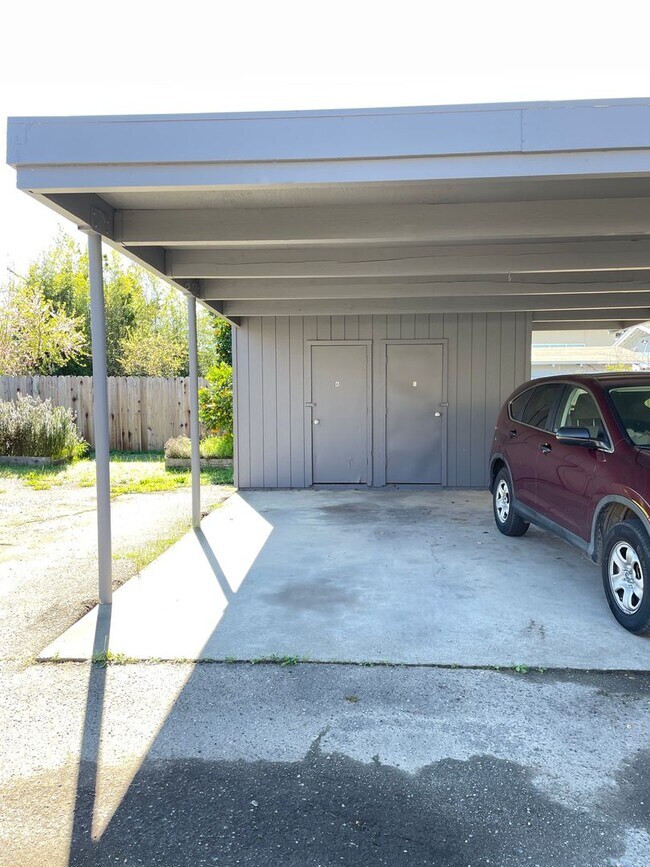 Building Photo - 12-775